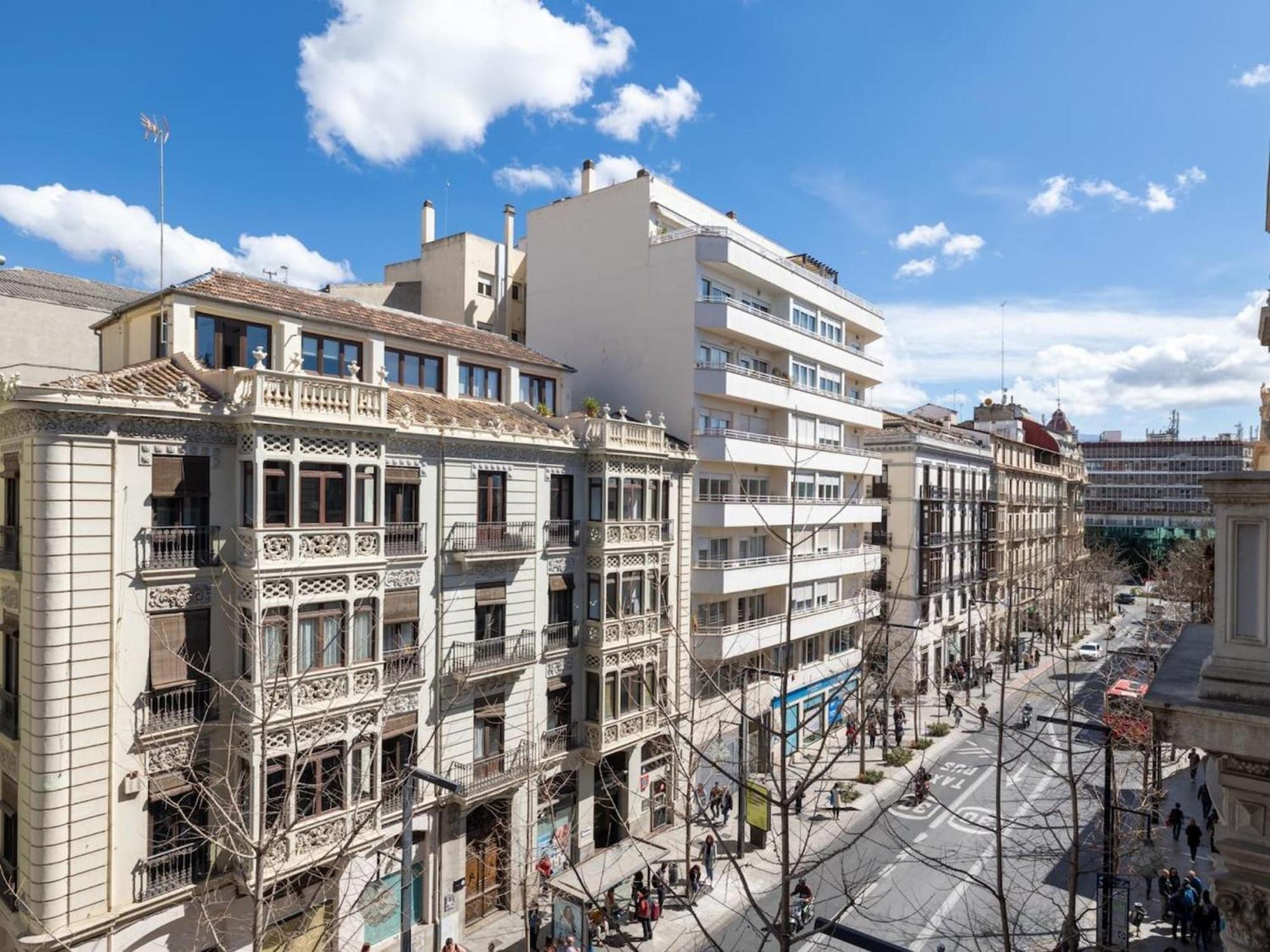 Bright And Elegant Gran Via Grenade